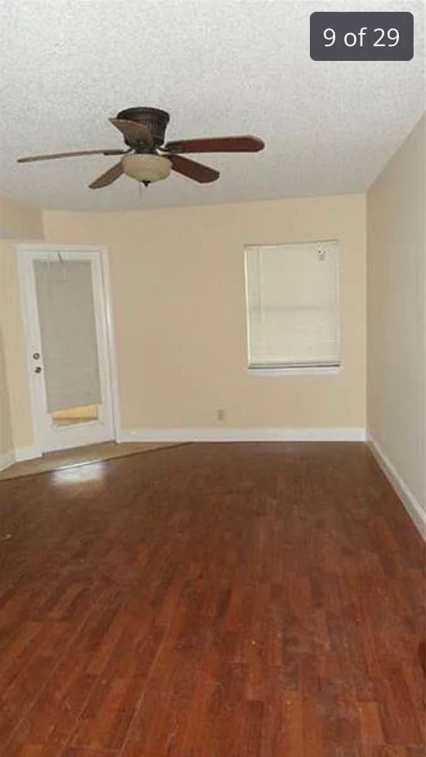 Building Photo - Spacious 2/2 Available for Move-In 9/1
