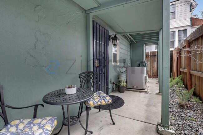 Building Photo - 517 13th St