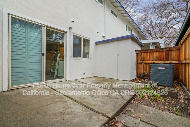 Building Photo - 8811 Salmon Falls Dr