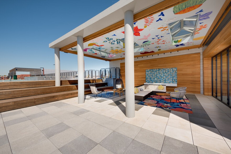 Building Photo - 600 H St NE