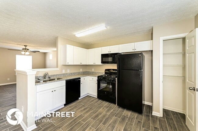 Building Photo - 340 Meadowridge Dr