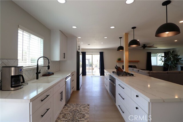 Building Photo - 586 Poppy Ln