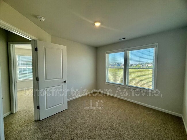 Building Photo - 216 Vly Breeze Rd