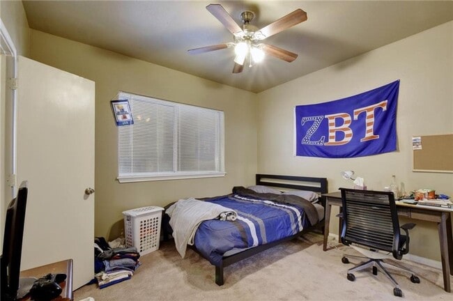 Building Photo - 4X2 West Campus Condo Under $900 Per Bedroom