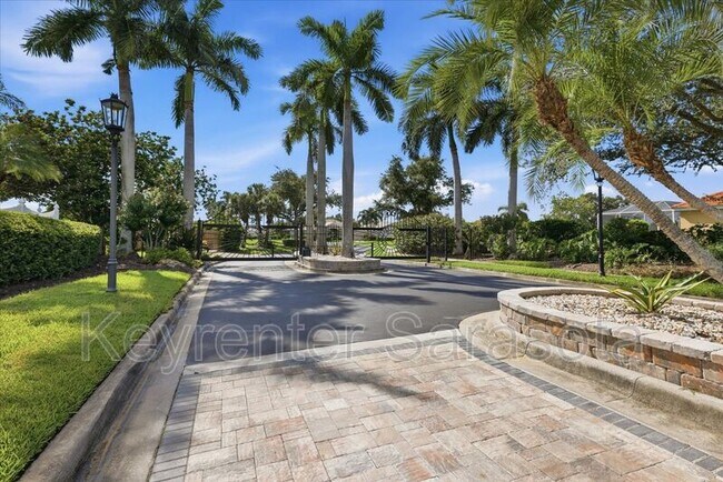 Building Photo - 4956 Bridgehampton Blvd
