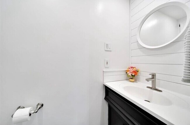 Building Photo - 12922 Lentando Dr