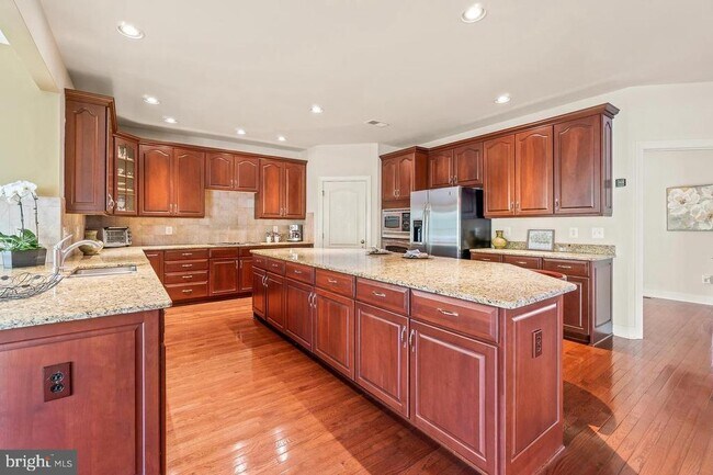 Building Photo - 15000 Barlow Dr
