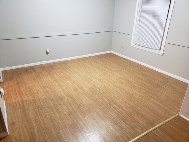 Building Photo - 1240 Briar Manor