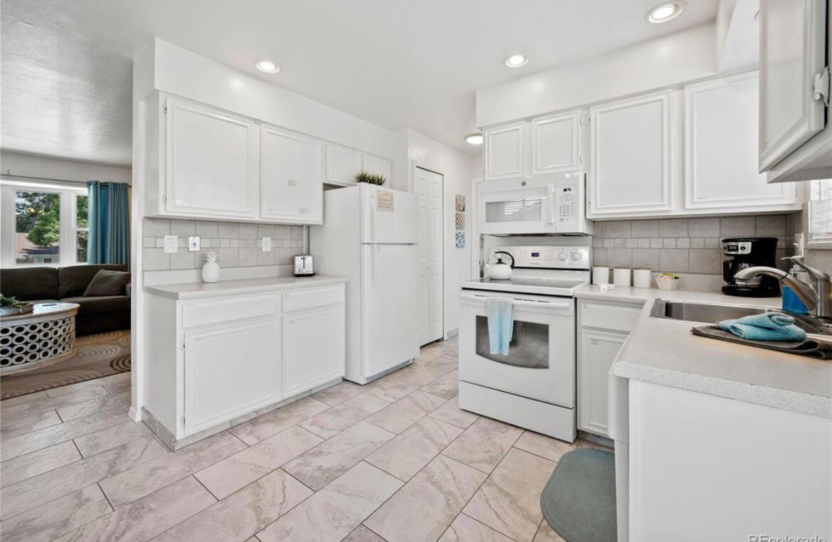 Building Photo - 6716 Hampton Dr
