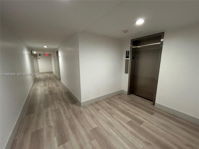 Building Photo - 16508 NE 26th Ave