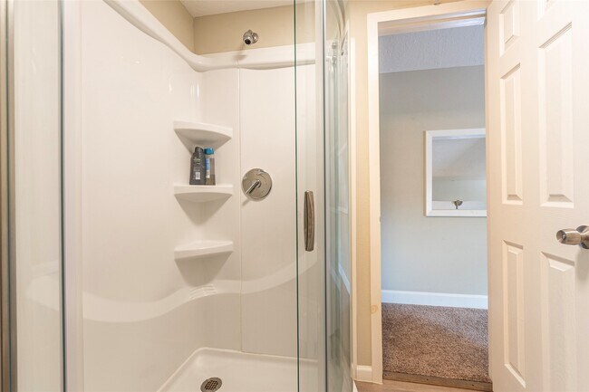 Building Photo - 723 Davis Rd