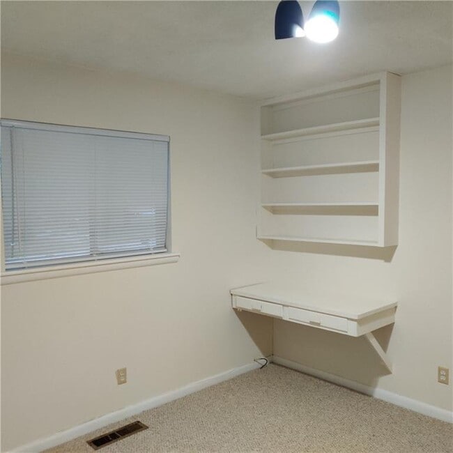 Building Photo - 1351 N Stephens Ave