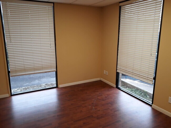Building Photo - 7514 N Mopac Expy