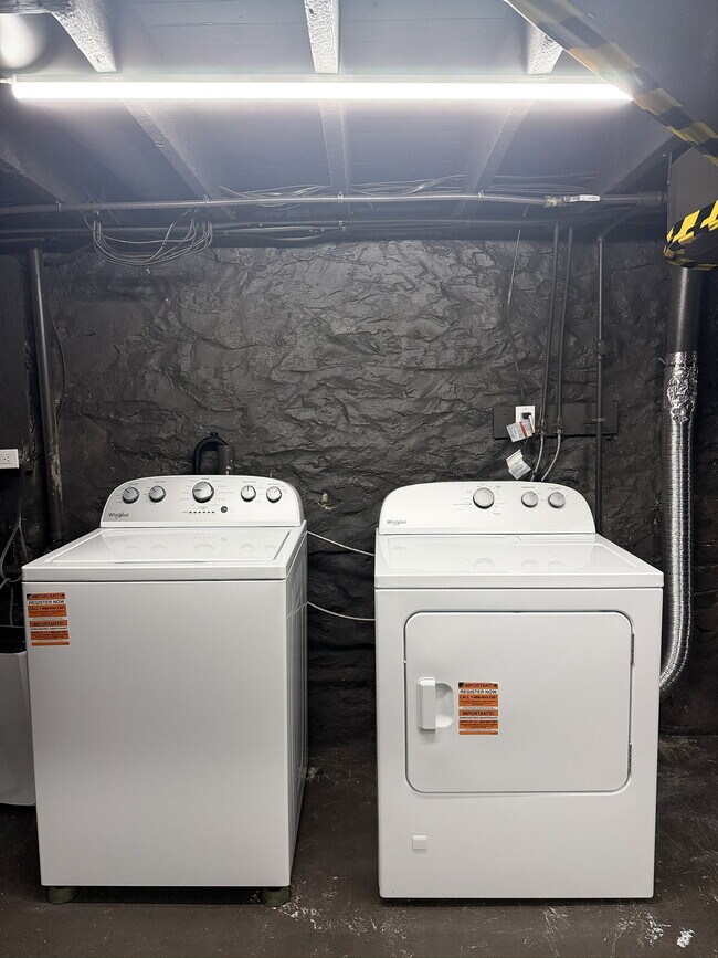 Building Photo - 613 Oakland Ave