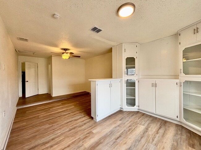 Building Photo - Pre-leasing for February - Updated 3 Bedroom 2 Bathroom Home