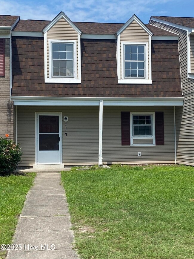 Primary Photo - 117 Palace Cir