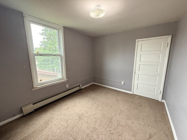 Building Photo - 1204 Kenwood Ave