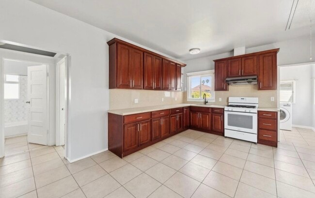 Building Photo - 1810 Adeline St