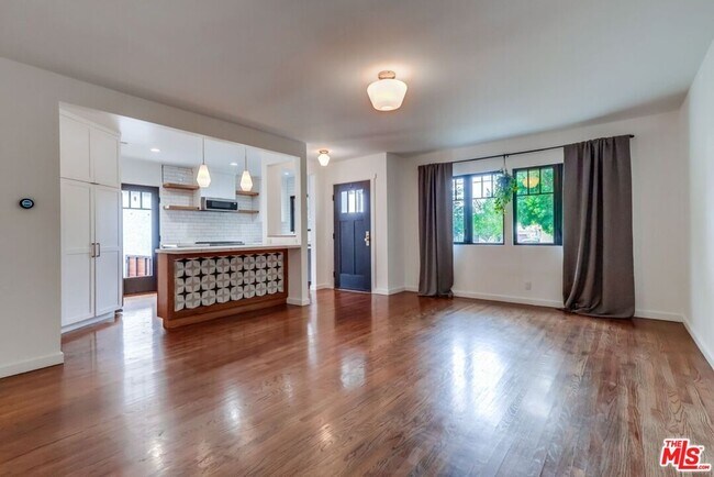 Building Photo - 3725 Edenhurst Ave