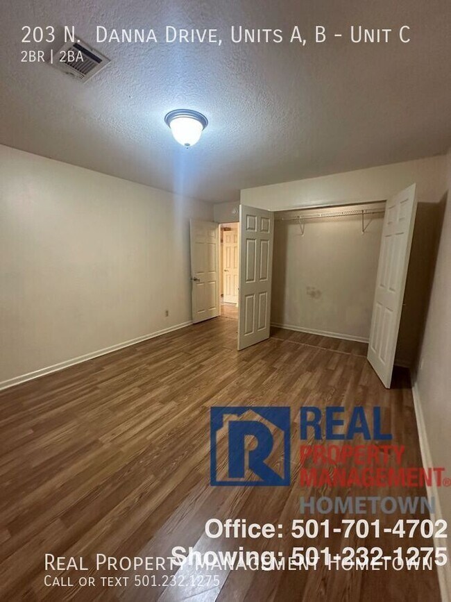 Building Photo - 203 N Danna Dr