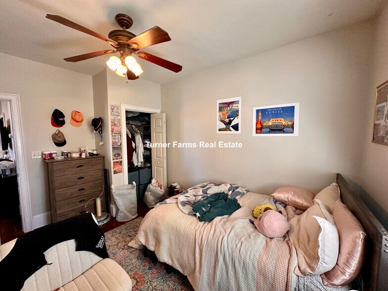 Building Photo - 717 Parker St