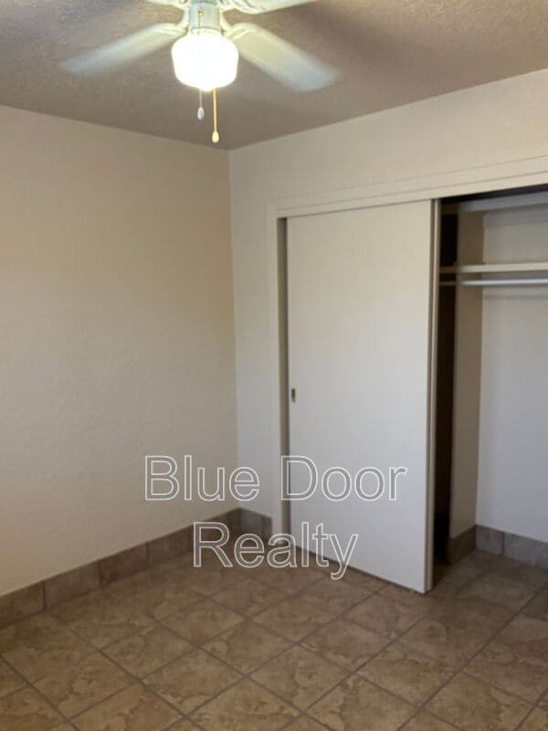 Building Photo - 801 Ortiz Dr SE