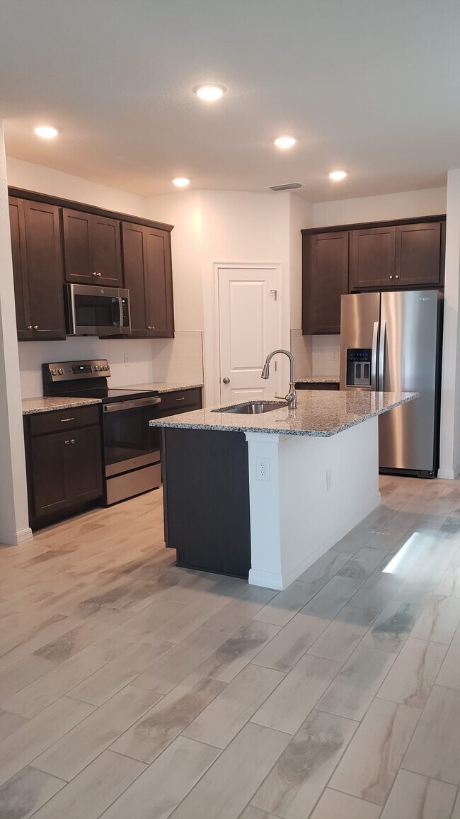 Building Photo - 6709 Great Bear Dr