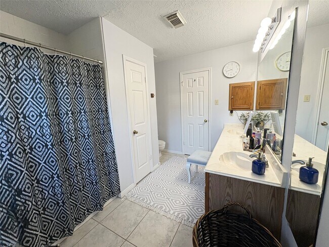 Building Photo - 4325 Spoonbill Dr