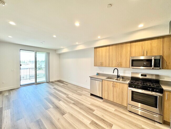 Building Photo - 11155 Huston St
