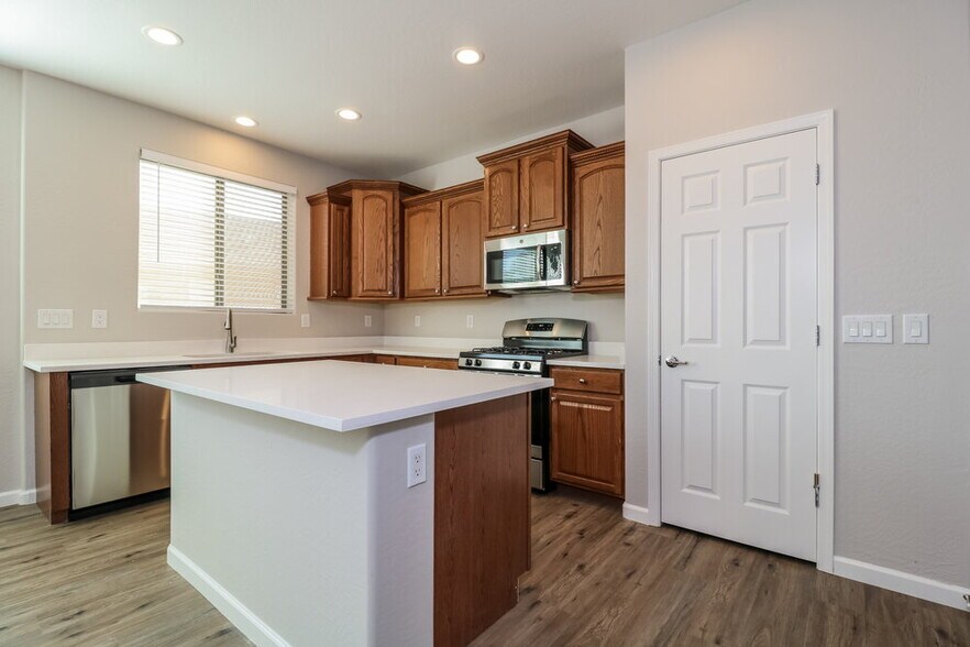 Building Photo - 22401 N 102nd Ln