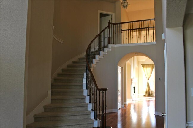 Building Photo - 7617 Menler Dr