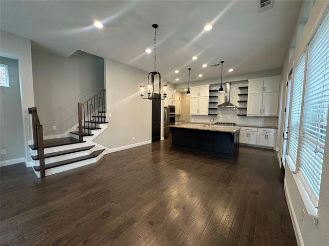 Building Photo - 7105 Royal View Dr
