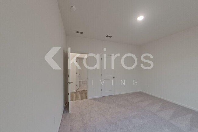 Building Photo - 631 Castillo Dr