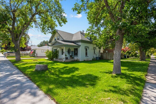 Building Photo - The One Spanish Fork Rental You Don't Want to Miss"