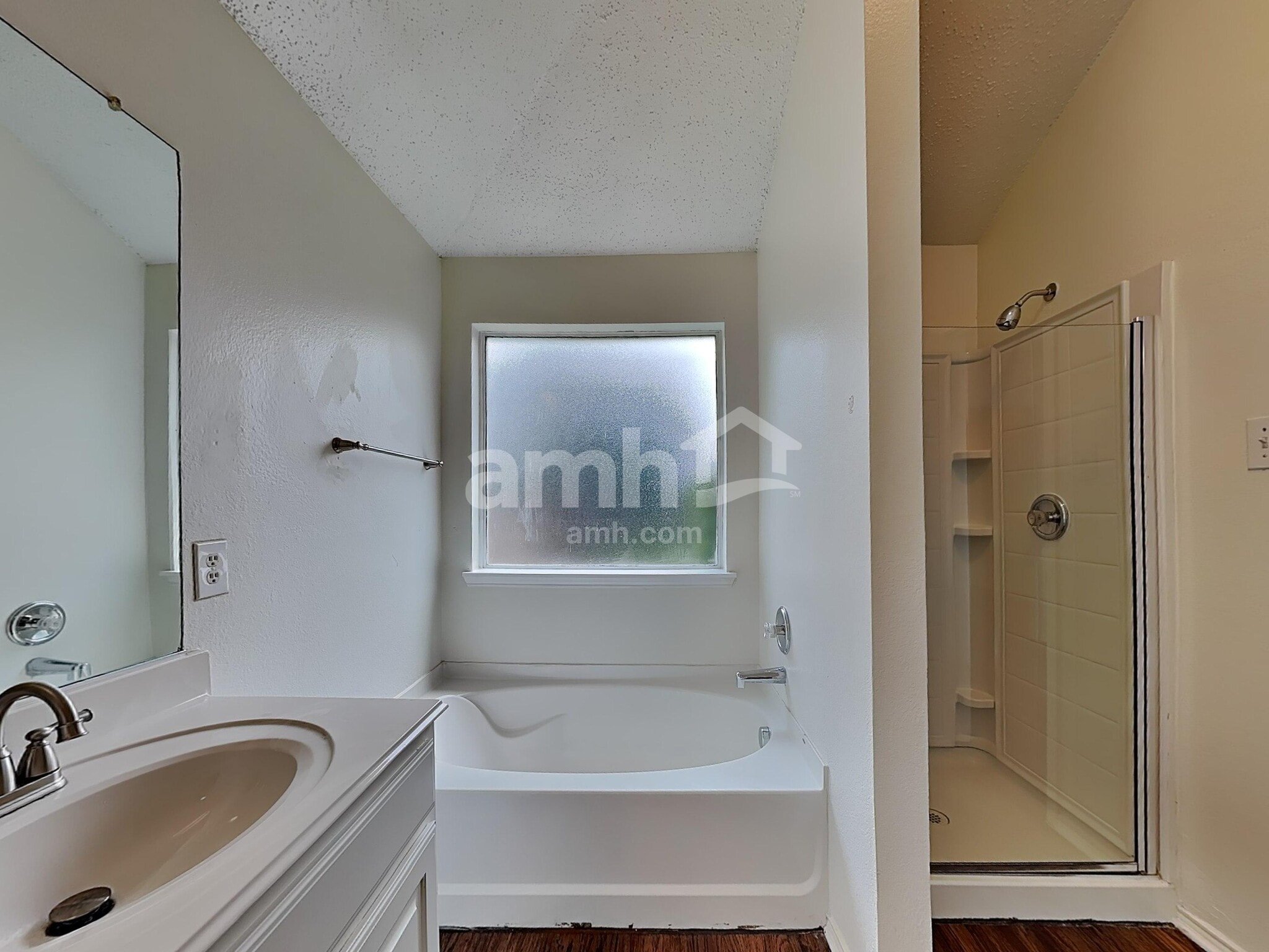Building Photo - 2043 Wildwood Dr