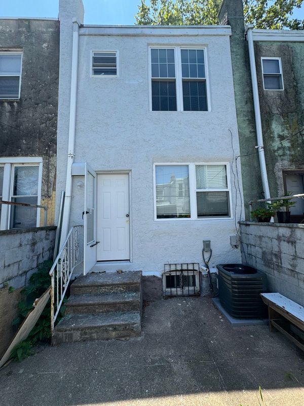 Building Photo - 2841 Cantrell St