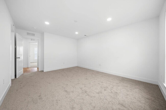 Building Photo - 3029 Howell Aly