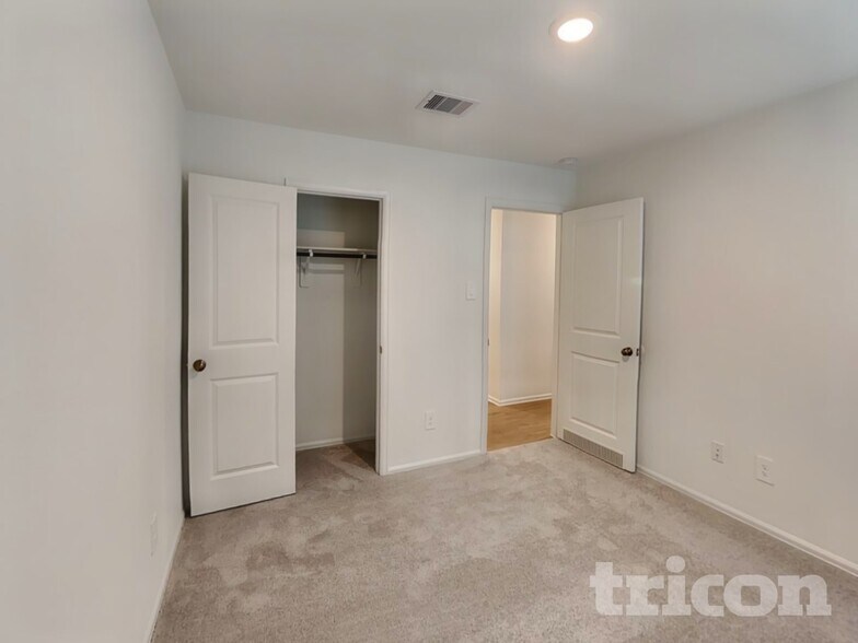 Building Photo - 3214 Holly Stokes Wy