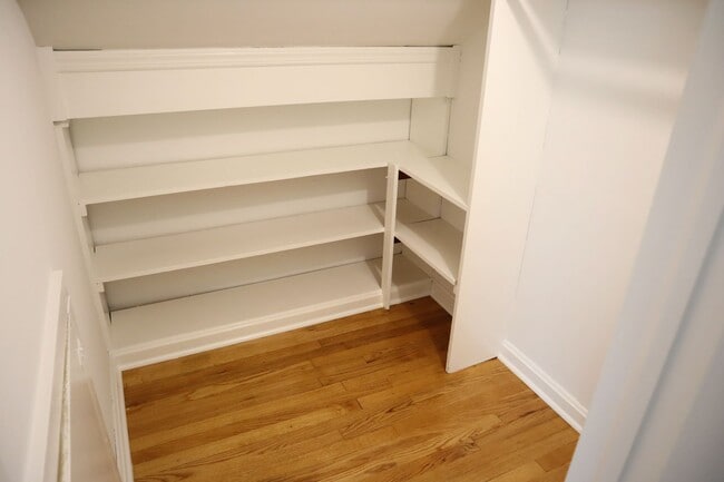 Building Photo - Very Cute 3 bedroom just 7 Minutes to Twin...