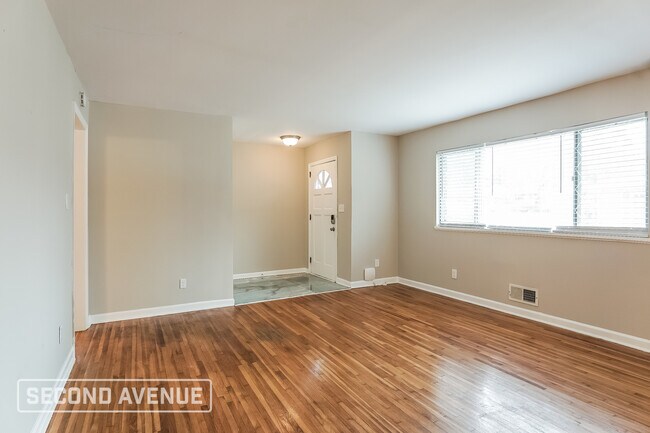 Building Photo - 325 16th Ave SW