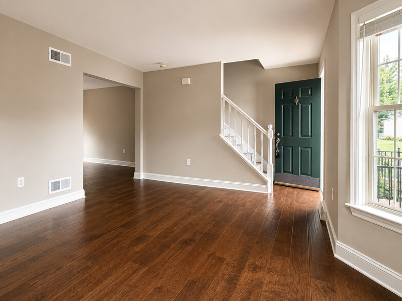 Building Photo - 151 Cobblestone Ln
