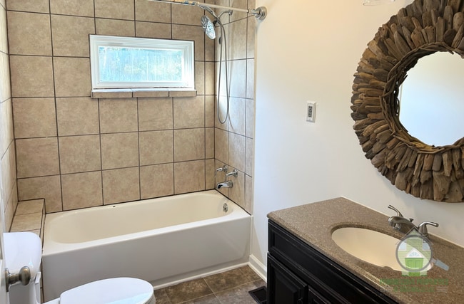 Building Photo - 25 W Main St