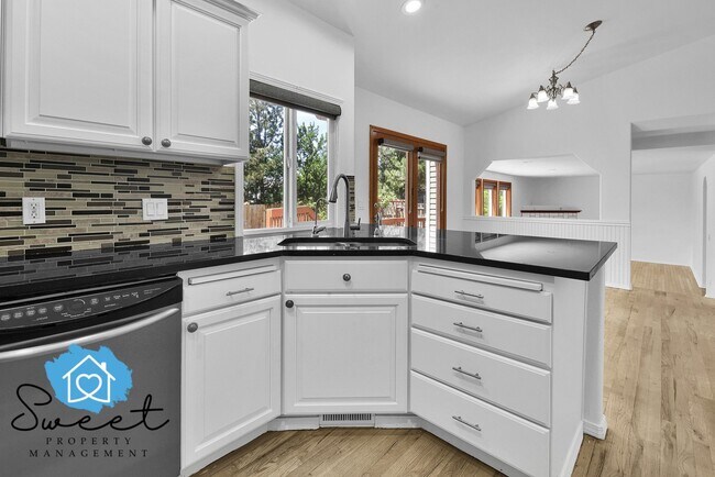 Building Photo - 5499 S Yarrow Pl