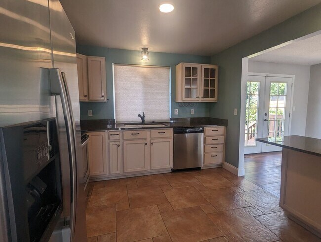 Building Photo - Central Kitsap Home in Prime Location