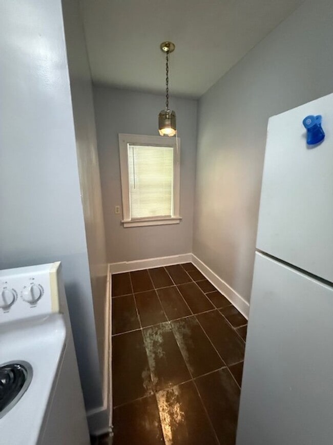 Building Photo - Cozy 1 Bedroom!!