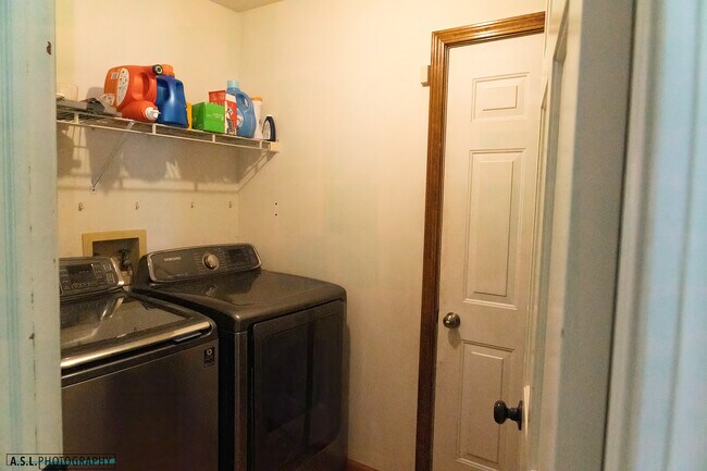 Building Photo - 251 Millington Ln