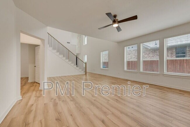 Building Photo - 3948 Mercedes Bend