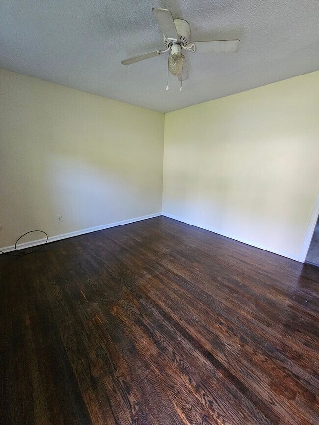 Building Photo - 203 Brinkley Pl