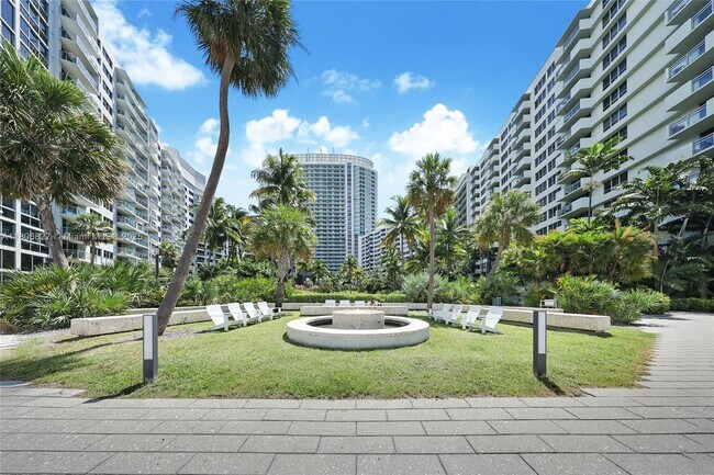 Building Photo - 1500 Bay Rd
