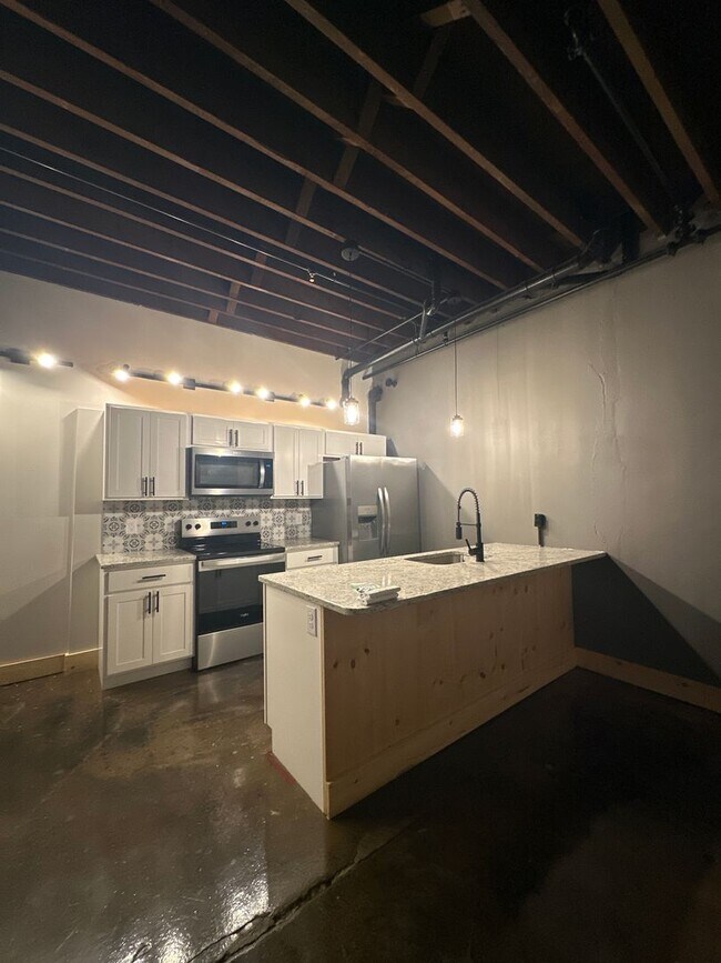 Building Photo - 1 Bed w/ 1.5 bath LOFT apartment with 2 car GARAGE - Hanover, PA